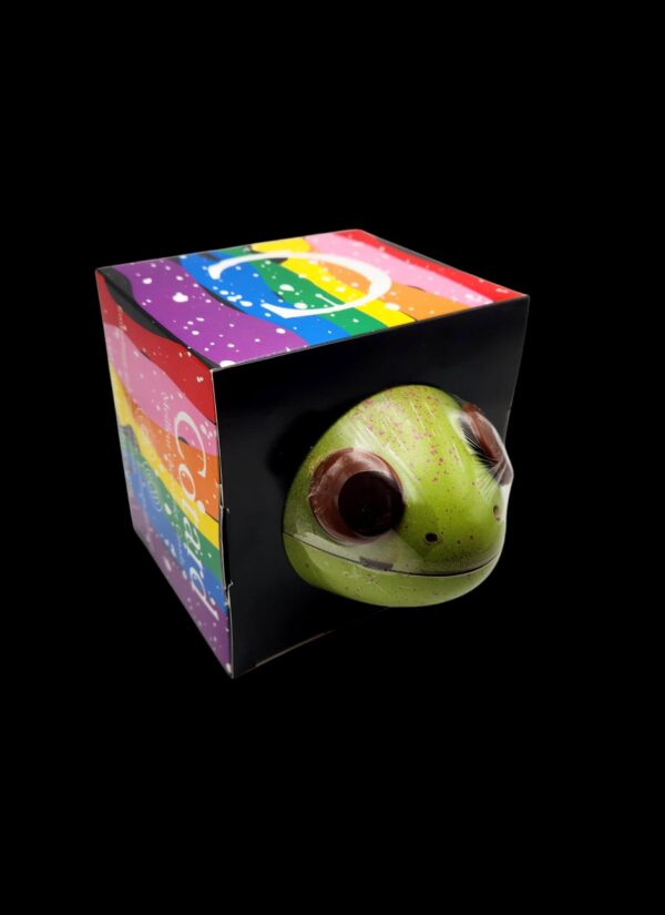 A-1x Grosse grenouille chocolat au lait garnie de 3 chocolat pistache chocolat au lait, délai 2-3 semaines pour réception