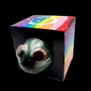 A-1x Grosse grenouille chocolat noir garnie de 3 chocolat pistache chocolat au lait, délai 2-3 semaines pour réception