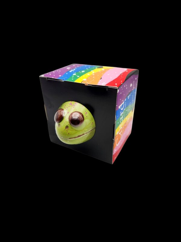 A-1x Small milk chocolate frog filled with 1 milk chocolate pistachio, delivery time 2-3 weeks
