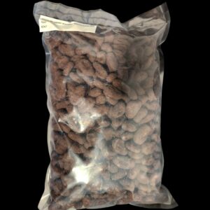 Madagascar cocoa beans coated in 70% dark chocolate (packaged in bags) To be packaged - 12 boxes